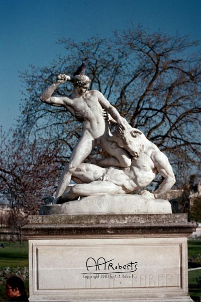 Parisian Statue 6.jpg - Don't mess with this guy.